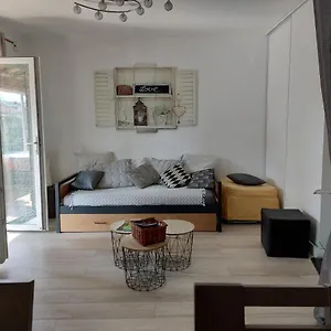  Hébergement de vacances Tranquille Dans La Cité Du Mimosa - Axelle Loc'appart